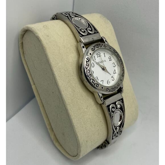 GENEVA Silver Tone Women's Watch Celtic Whimsy Analog Stretch Band Quartz - Picture 1 of 6